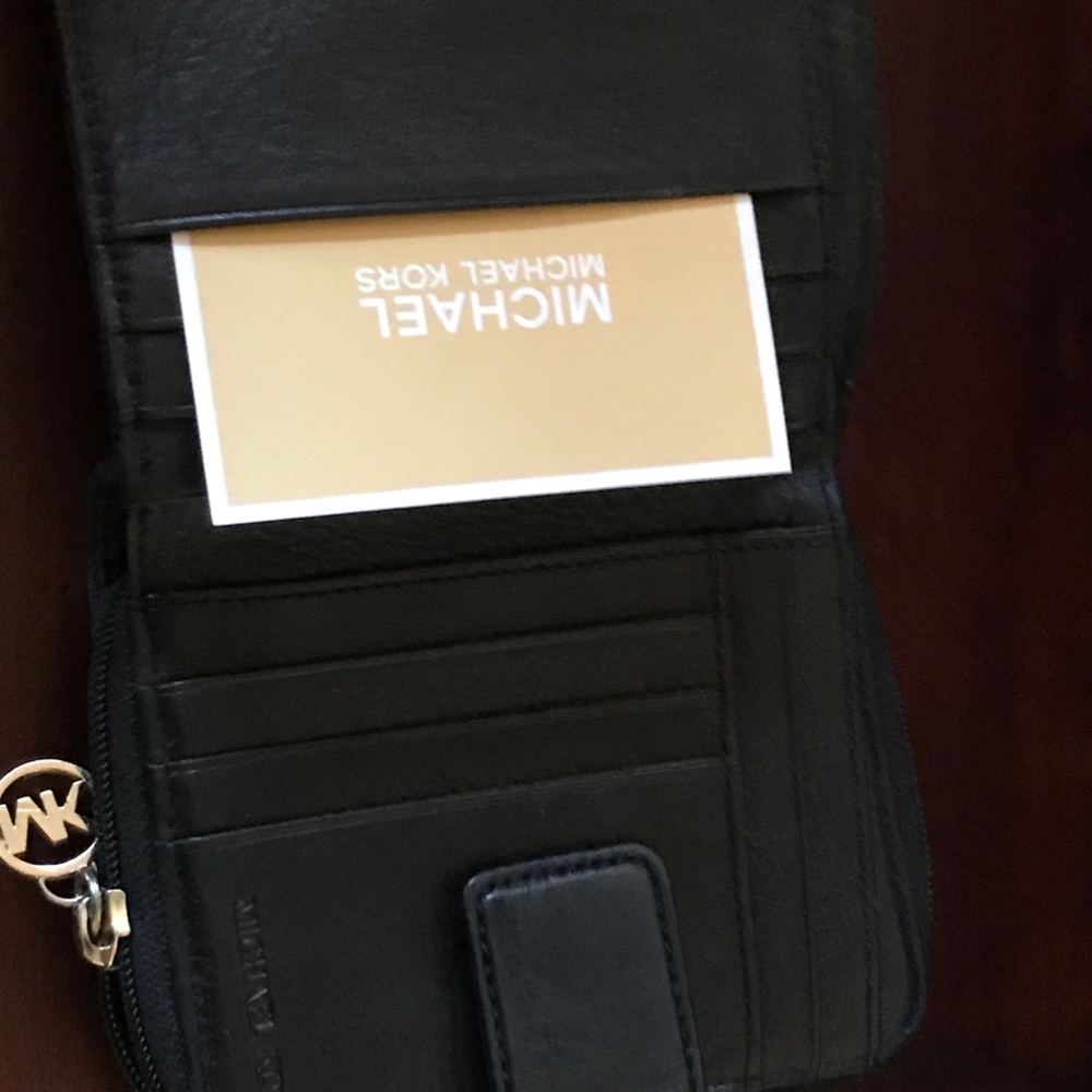 MK Wallet - Picture 5 of 7